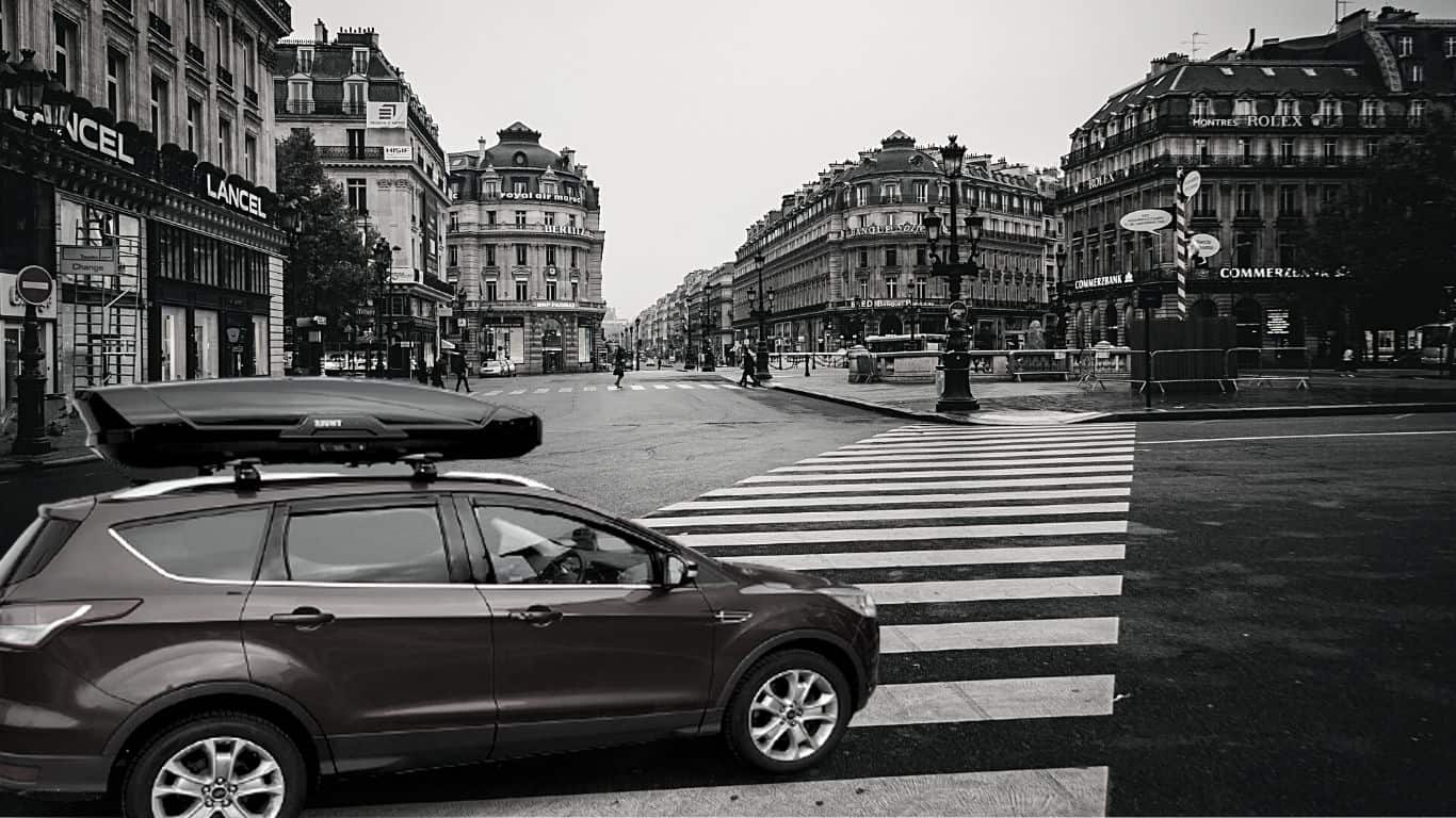 thule motion xt on Ford Escape - a view after installation on street