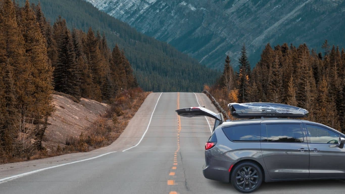 Thule Motion XT xxl ROOF BOX on top of the Chrysler Pacifica