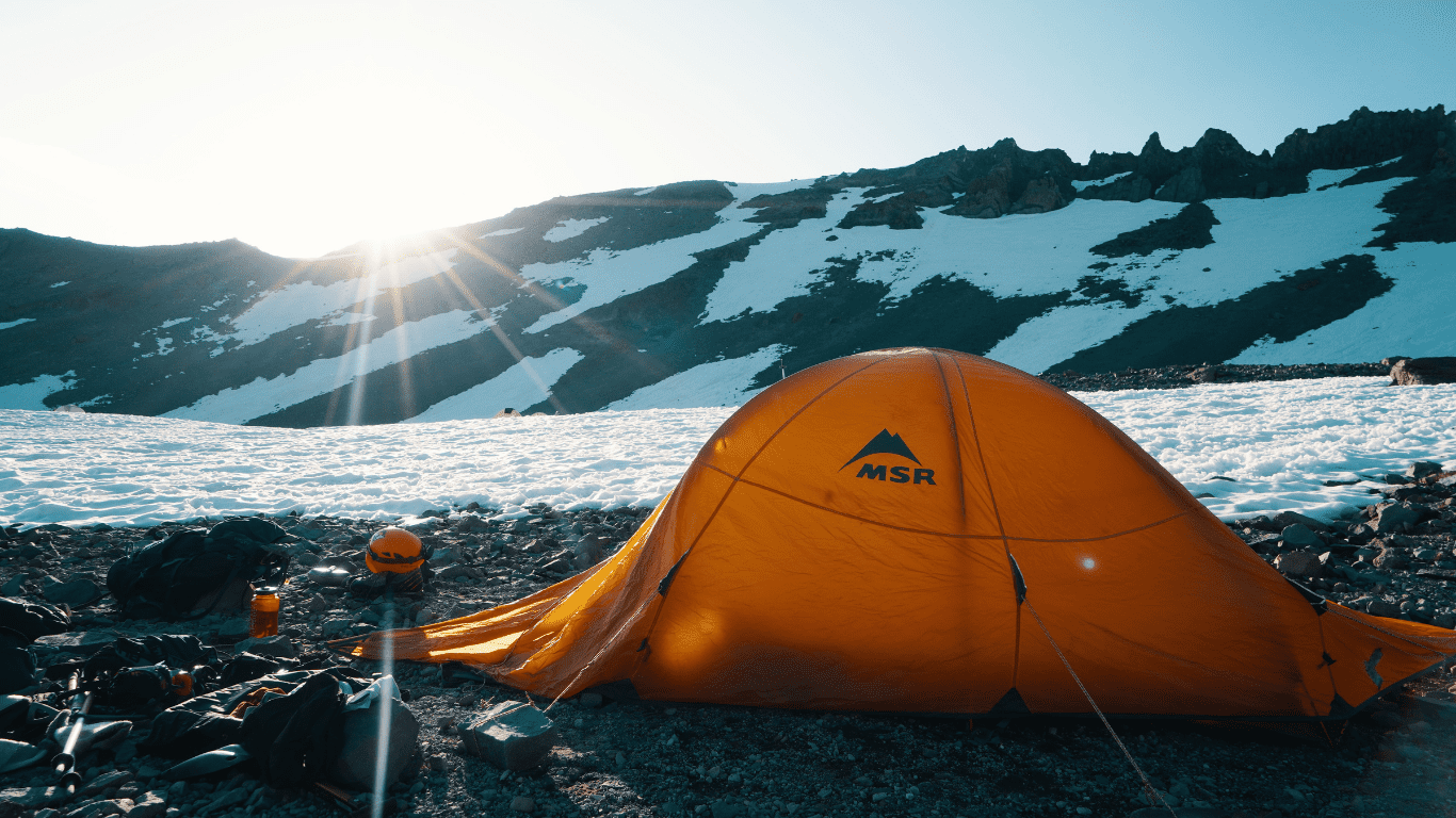 use a camping tent in winter with proper tactics to keep warm inside